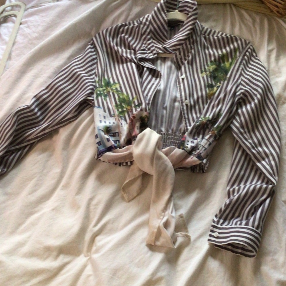 Guess Black and White button up shirt elastic waist